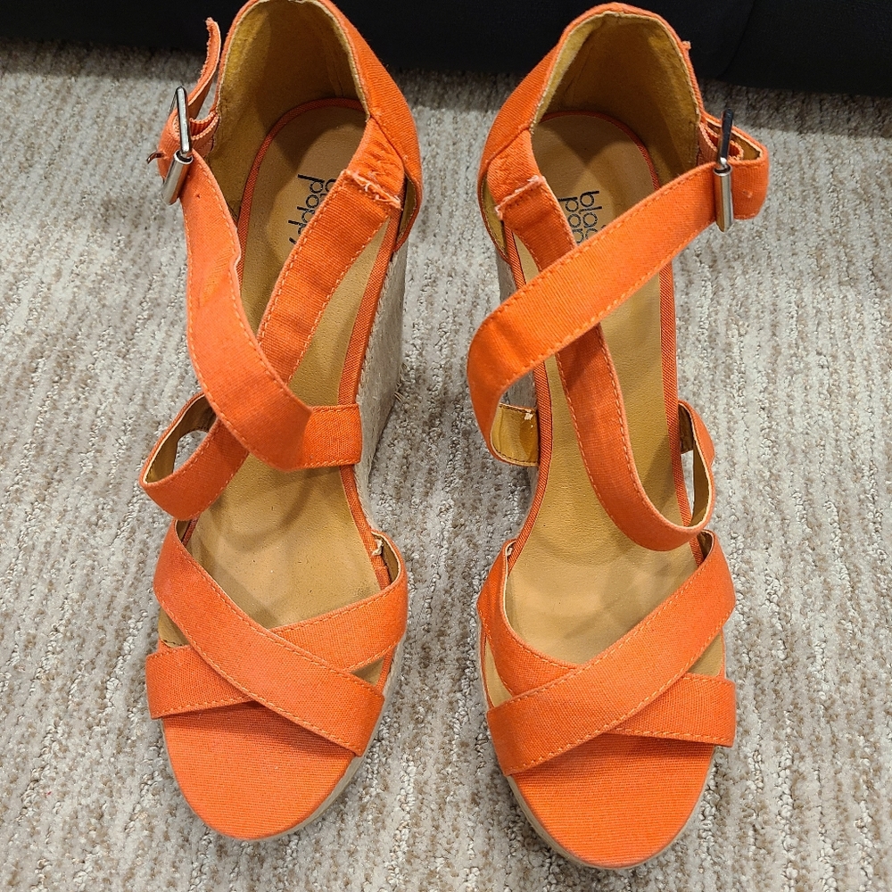 Block poppy wedges/ Sz 8
